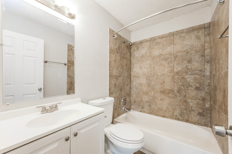 1,465/Mo, 1030 Honeytree Ln San Antonio, TX 78245 Bathroom View