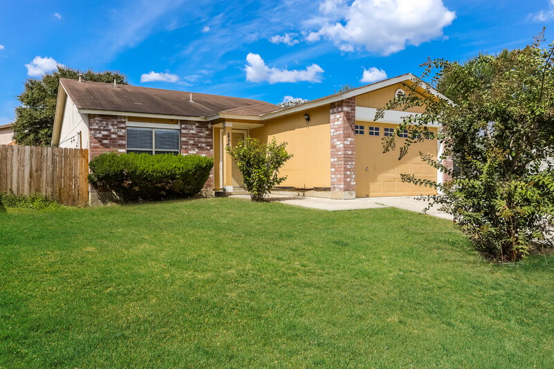 1,640/Mo, 2949 Moss Plain Dr San Antonio, TX 78245 Front View