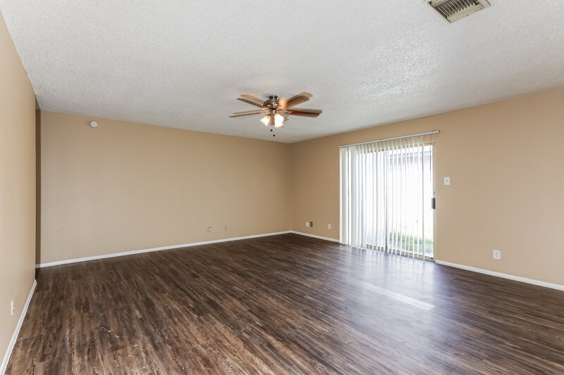1,640/Mo, 2949 Moss Plain Dr San Antonio, TX 78245 Living Room View