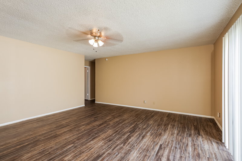 1,640/Mo, 2949 Moss Plain Dr San Antonio, TX 78245 Living Room View 2