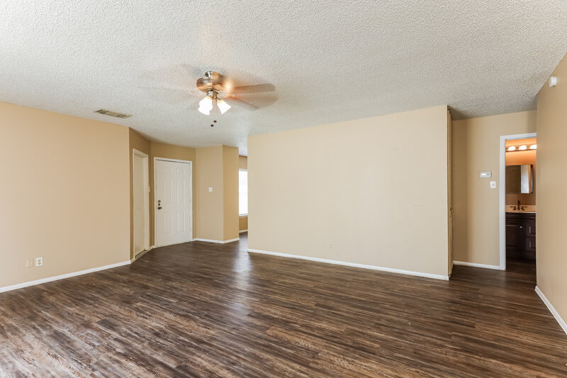 1,640/Mo, 2949 Moss Plain Dr San Antonio, TX 78245 Living Room View 3