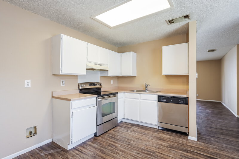 1,640/Mo, 2949 Moss Plain Dr San Antonio, TX 78245 Kitchen View