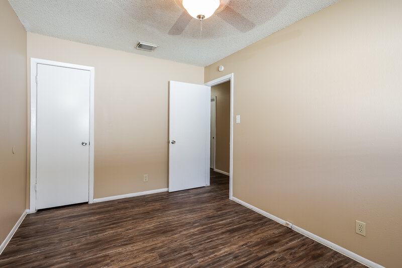 1,640/Mo, 2949 Moss Plain Dr San Antonio, TX 78245 Main Bedroom View 2