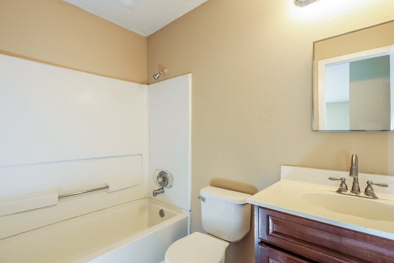 1,640/Mo, 2949 Moss Plain Dr San Antonio, TX 78245 Bathroom View
