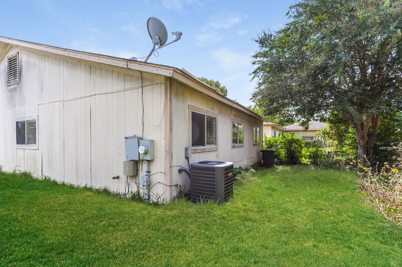 1,640/Mo, 2949 Moss Plain Dr San Antonio, TX 78245 Rear View