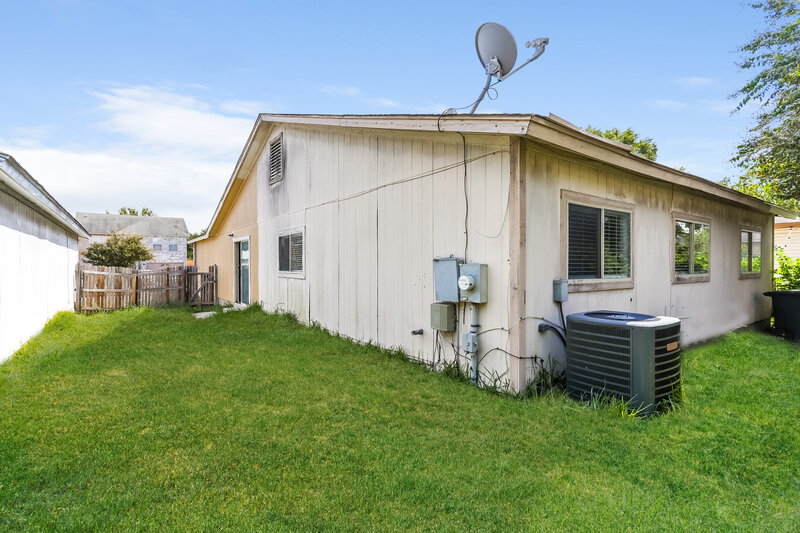 1,640/Mo, 2949 Moss Plain Dr San Antonio, TX 78245 Rear View 2