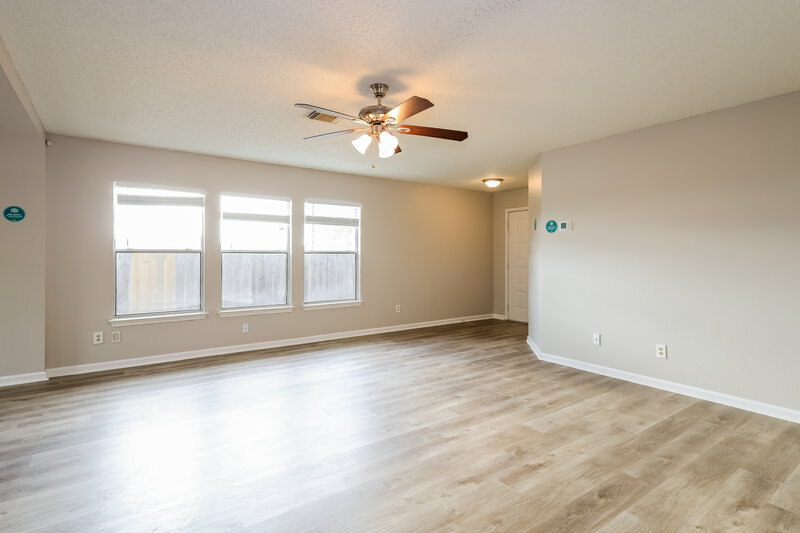 1,910/Mo, 9803 Raven Field Dr San Antonio, TX 78245 Living Room View 2
