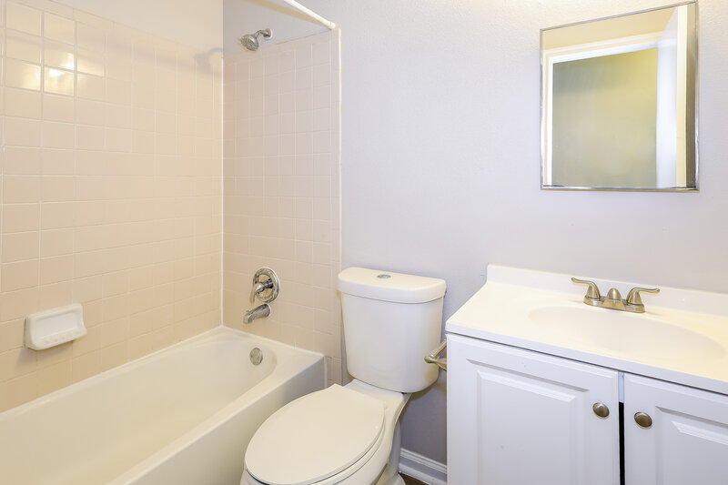 1,910/Mo, 9803 Raven Field Dr San Antonio, TX 78245 Bathroom View