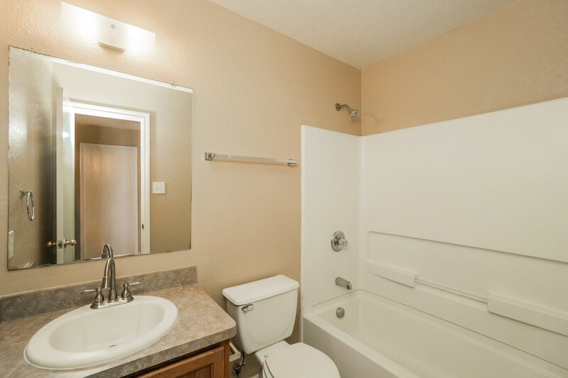 1,755/Mo, 3811 Amber Chase San Antonio, TX 78245 Bathroom View