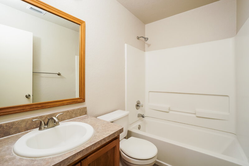 2,090/Mo, 3818 Amber Chase San Antonio, TX 78245 Main Bathroom View 2