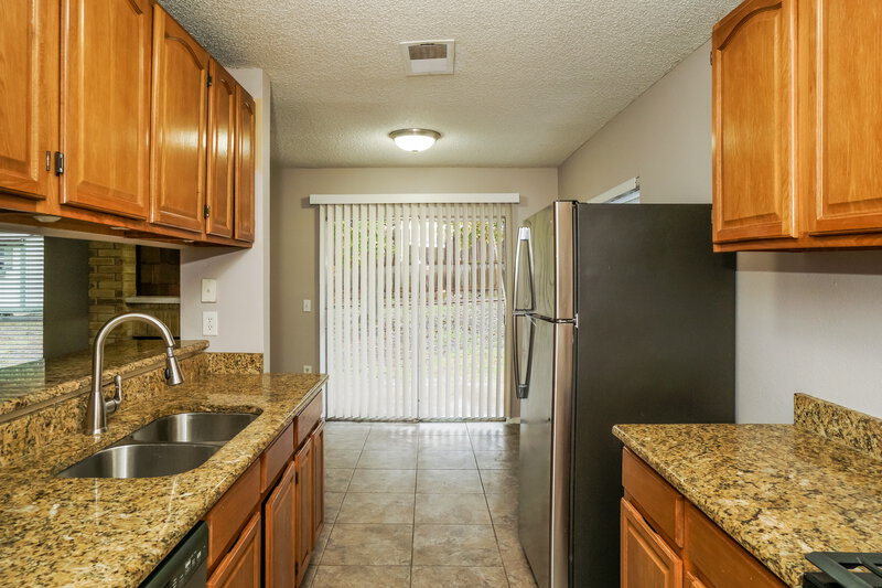 1,625/Mo, 16327 Ross Oak St San Antonio, TX 78247 Kitchen View
