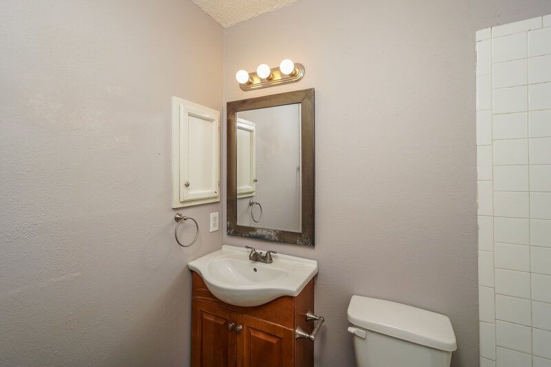1,625/Mo, 16327 Ross Oak St San Antonio, TX 78247 Main Bathroom View