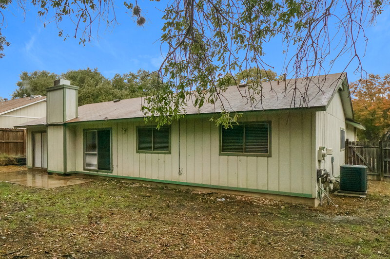 1,625/Mo, 16327 Ross Oak St San Antonio, TX 78247 Rear View 2