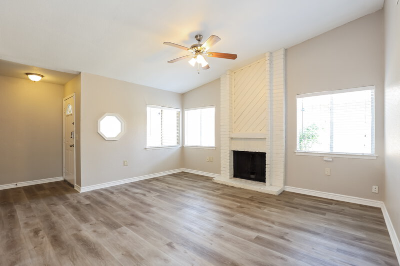 1,605/Mo, 16419 Spruce Leaf St San Antonio, TX 78247 Living Room View 3