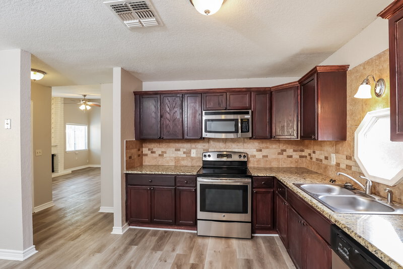 1,605/Mo, 16419 Spruce Leaf St San Antonio, TX 78247 Kitchen View