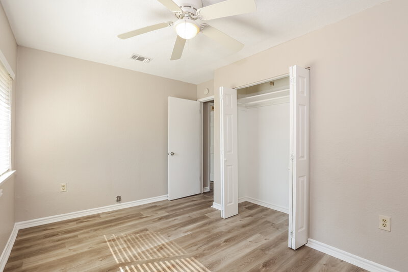 1,605/Mo, 16419 Spruce Leaf St San Antonio, TX 78247 Main Bedroom View 2