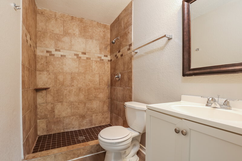 1,605/Mo, 16419 Spruce Leaf St San Antonio, TX 78247 Main Bathroom View