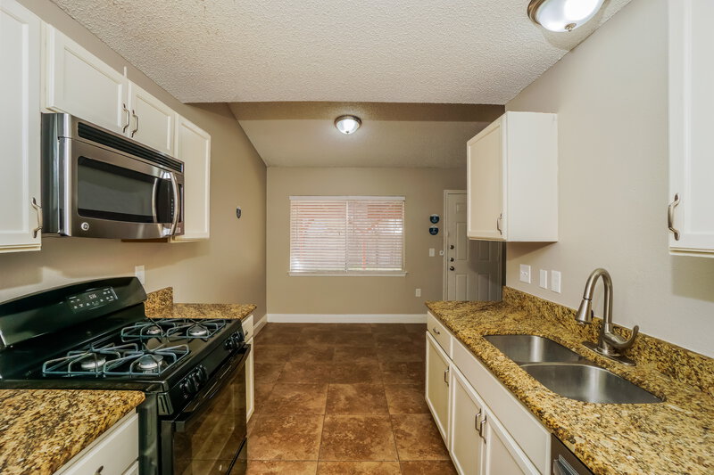 2,300/Mo, 9334 Lands Point St San Antonio, TX 78250 Kitchen View 2
