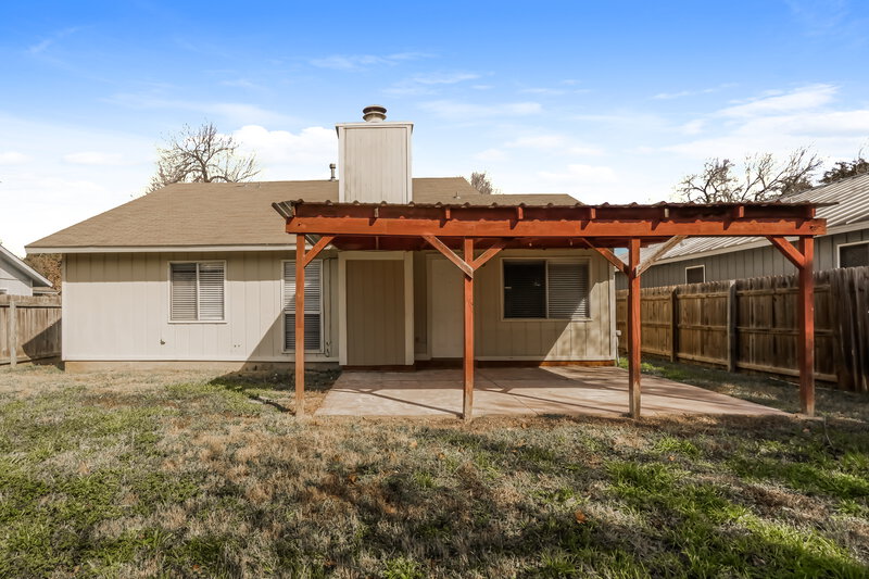 2,300/Mo, 9334 Lands Point St San Antonio, TX 78250 Rear View