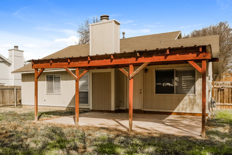 2,300/Mo, 9334 Lands Point St San Antonio, TX 78250 Rear View 2