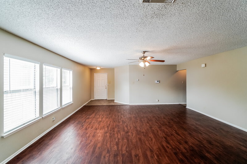 2,165/Mo, 8923 Athens San Antonio, TX 78251 Living Room View 2