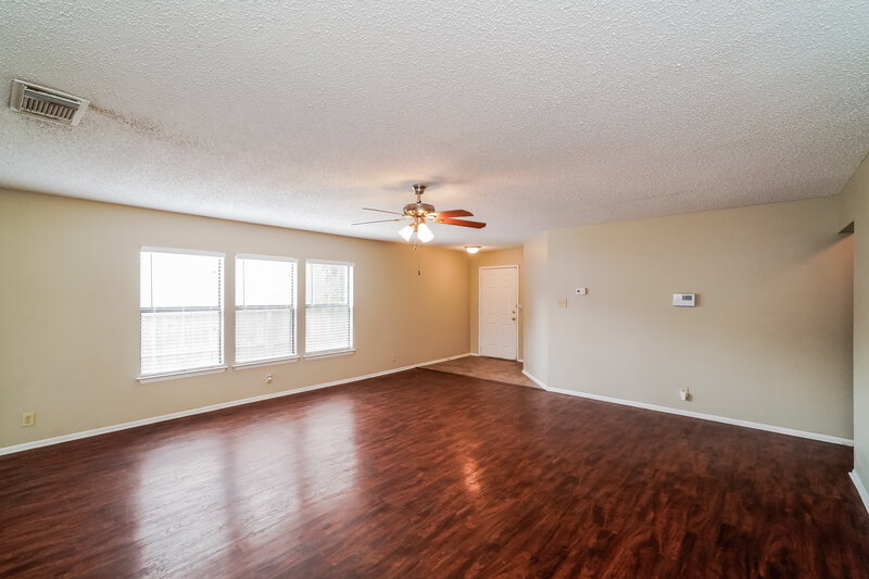 2,165/Mo, 8923 Athens San Antonio, TX 78251 Living Room View 5