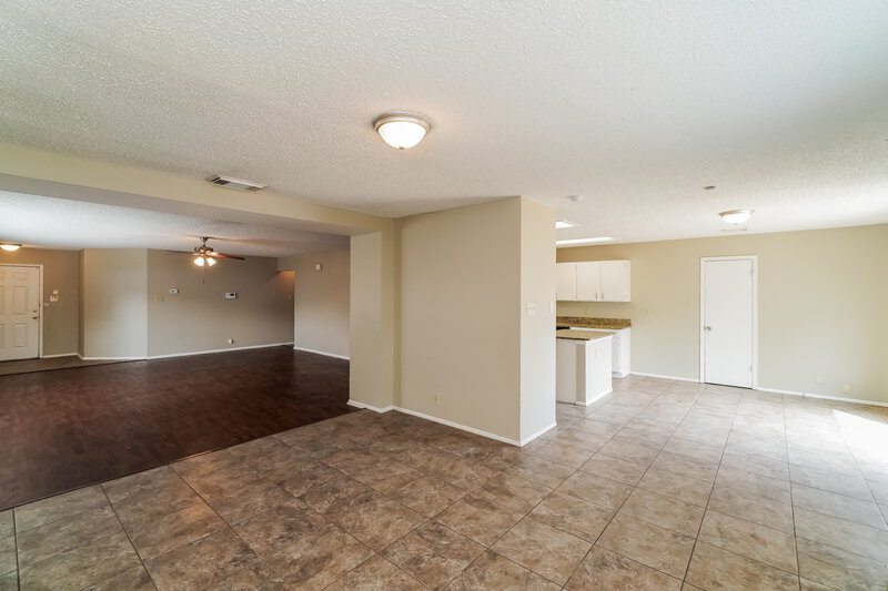 2,165/Mo, 8923 Athens San Antonio, TX 78251 Dining Room View 4