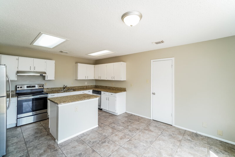 2,165/Mo, 8923 Athens San Antonio, TX 78251 Kitchen View