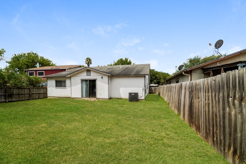 2,165/Mo, 8923 Athens San Antonio, TX 78251 Rear View