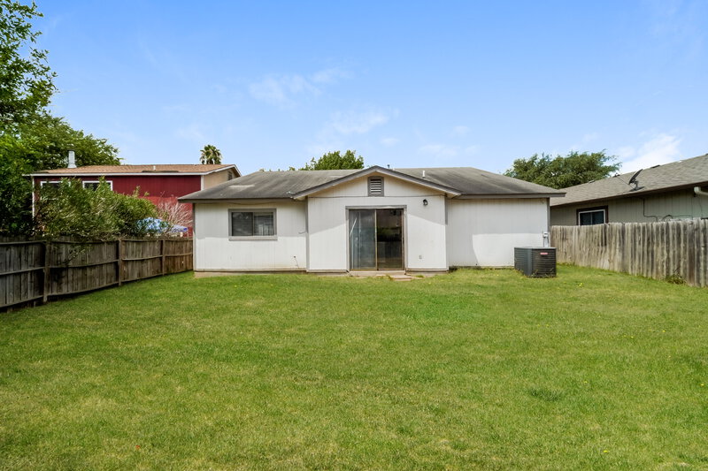 2,165/Mo, 8923 Athens San Antonio, TX 78251 Rear View 2