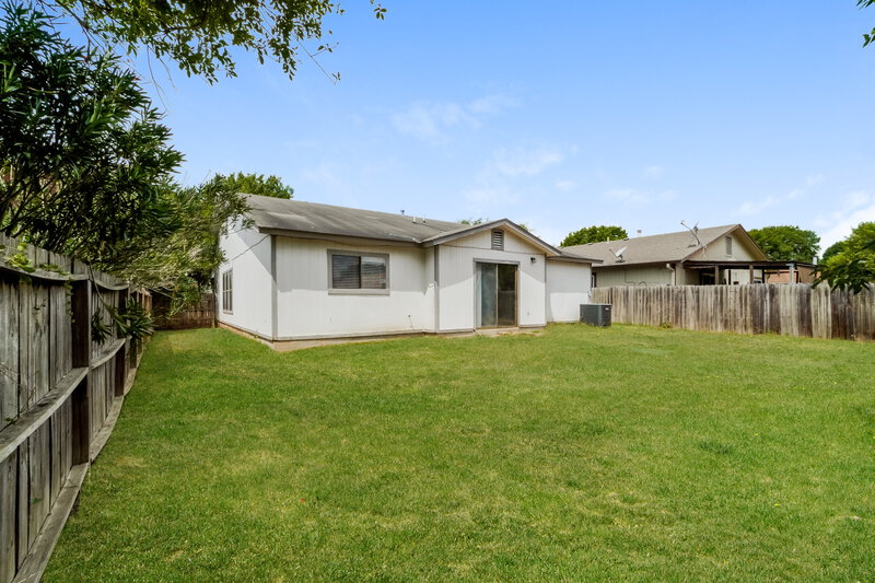 2,165/Mo, 8923 Athens San Antonio, TX 78251 Rear View 3