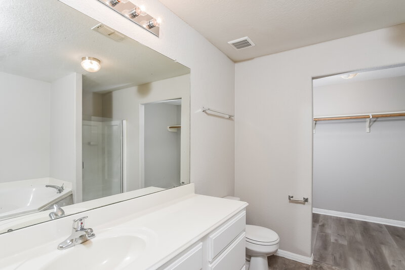 1,660/Mo, 11322 Fire Canyon San Antonio, TX 78252 Bathroom View