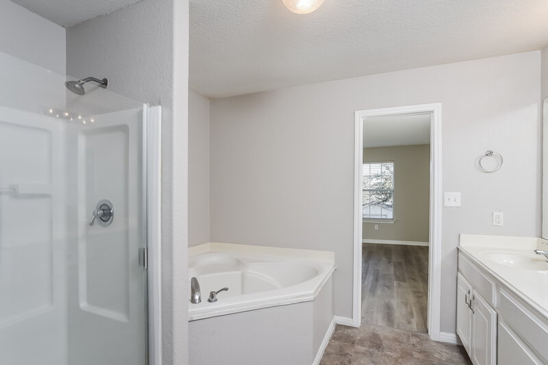 1,660/Mo, 11322 Fire Canyon San Antonio, TX 78252 Bathroom View 2