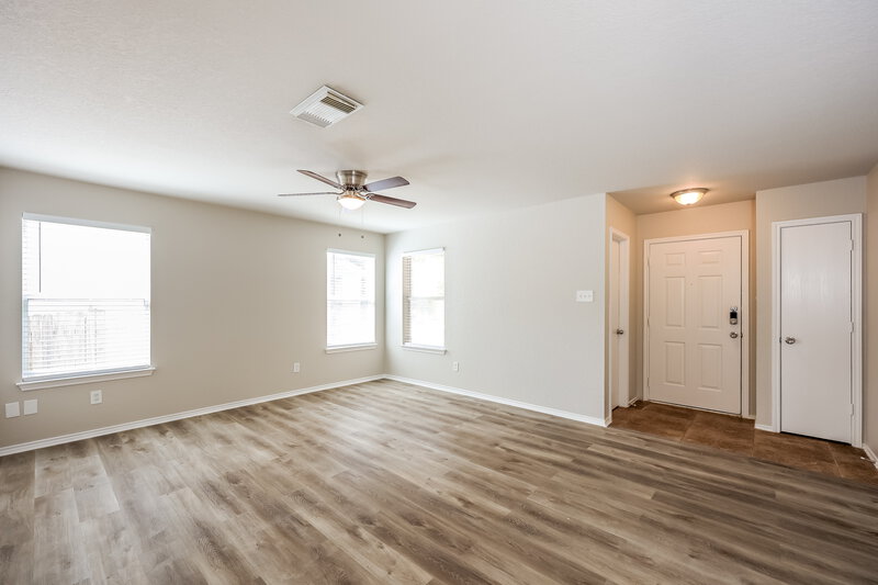 1,395/Mo, 8122 Braes Run San Antonio, TX 78254 Living Room View 3