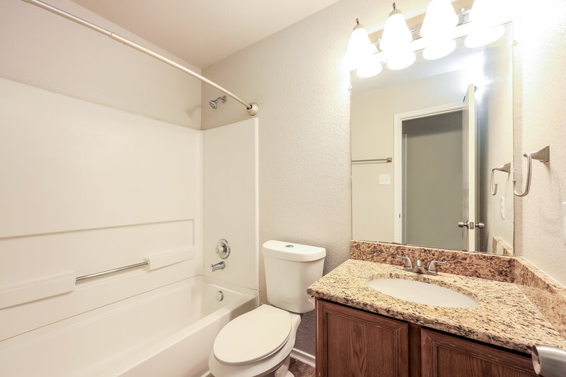 1,395/Mo, 8122 Braes Run San Antonio, TX 78254 Bathroom View