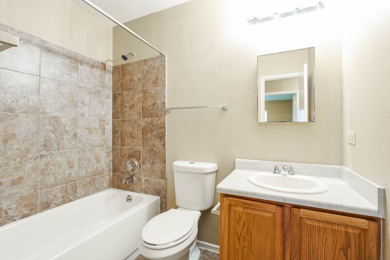 1,505/Mo, 10736 Juniper Pass San Antonio, TX 78254 Bathroom View