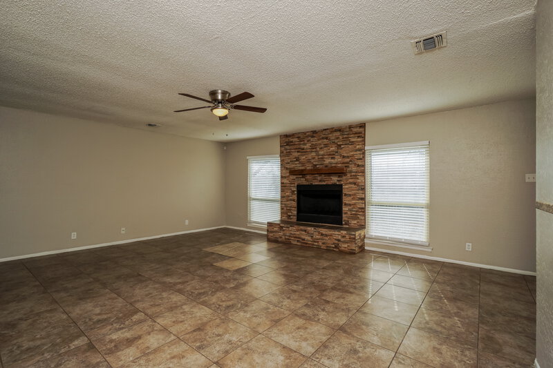 1,445/Mo, 605 Janice Dr Converse, TX 78109 Living Room View