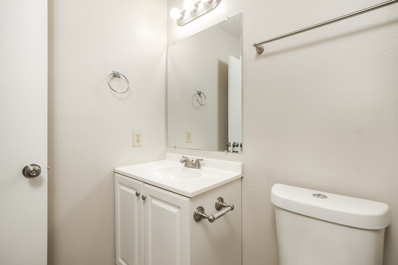 1,615/Mo, 8320 Morning Grove Dr Converse, TX 78109 Bathroom View