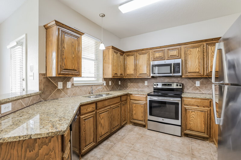 1,820/Mo, 3935 Southern Bluff San Antonio, TX 78222 Kitchen View