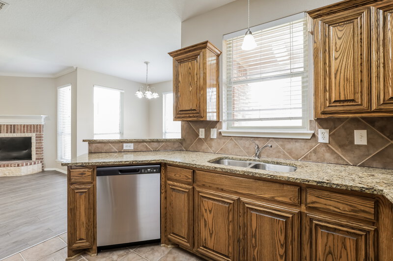 1,820/Mo, 3935 Southern Bluff San Antonio, TX 78222 Kitchen View 2