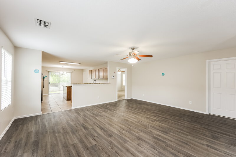 2,295/Mo, 4319 Stetson Park San Antonio, TX 78223 Living Room View 2