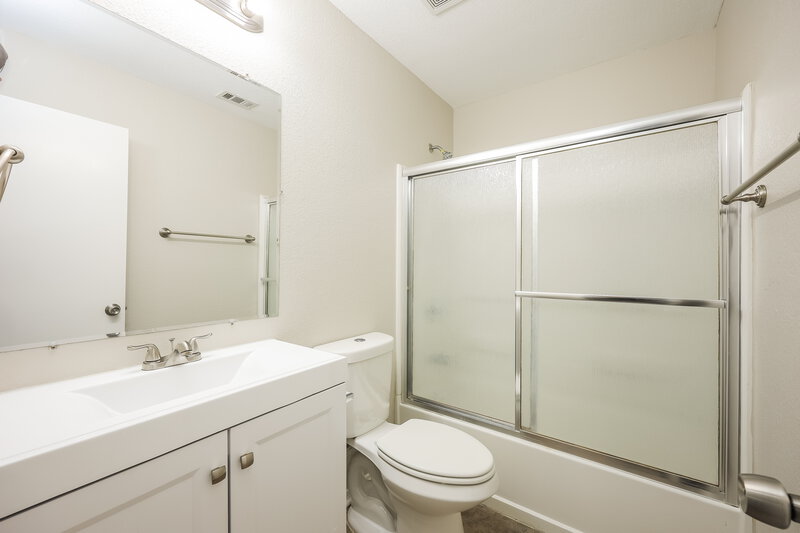 2,295/Mo, 4319 Stetson Park San Antonio, TX 78223 Bathroom View