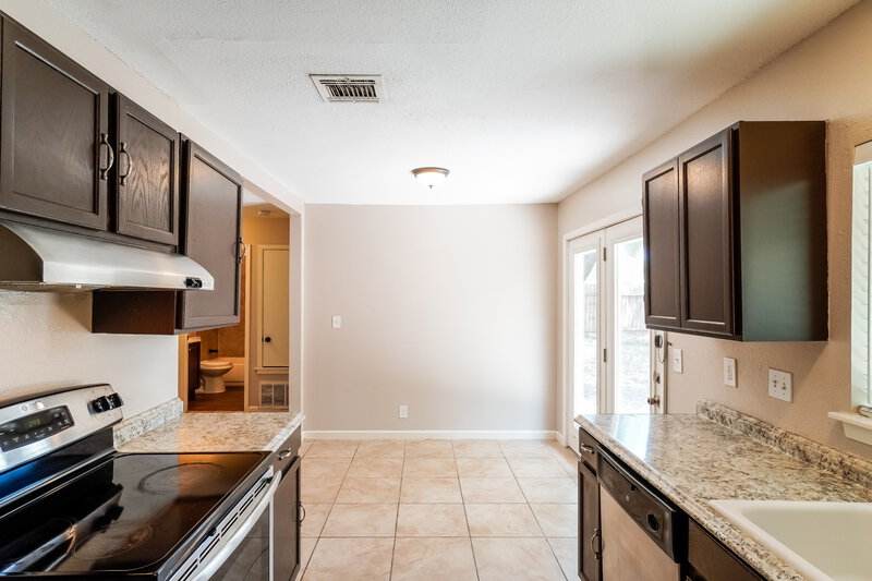 1,665/Mo, 7014 Glen Pt San Antonio, TX 78239 Kitchen View 2