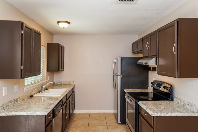 1,665/Mo, 7014 Glen Pt San Antonio, TX 78239 Kitchen View 3