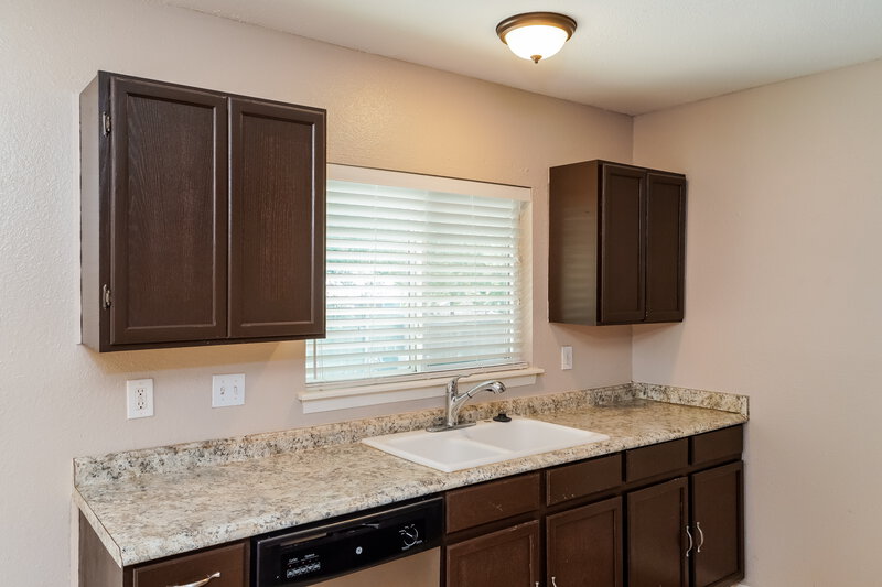 1,665/Mo, 7014 Glen Pt San Antonio, TX 78239 Kitchen View 4