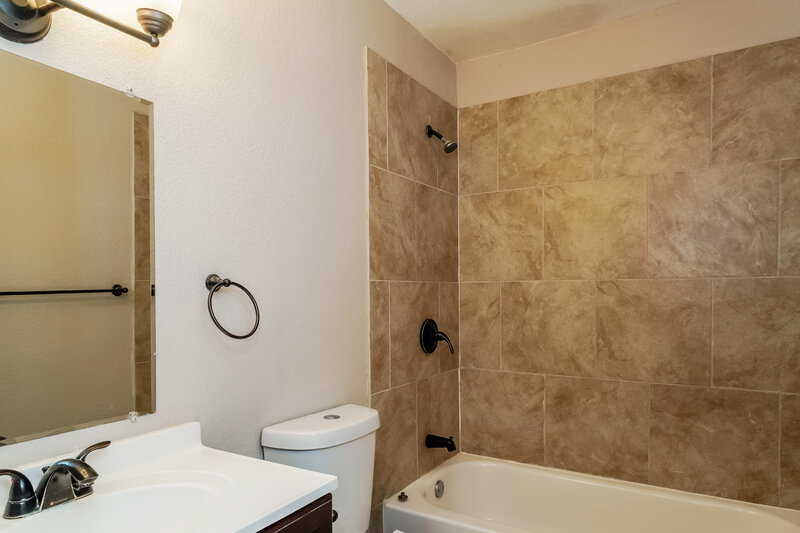 1,665/Mo, 7014 Glen Pt San Antonio, TX 78239 Bathroom View