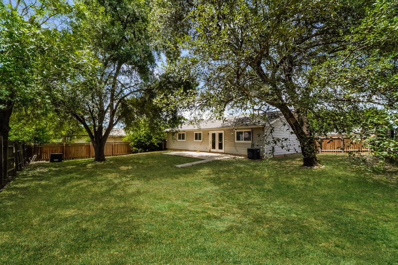 1,665/Mo, 7014 Glen Pt San Antonio, TX 78239 Rear View