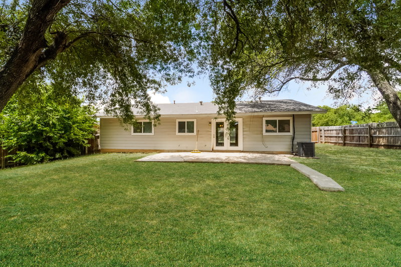 1,665/Mo, 7014 Glen Pt San Antonio, TX 78239 Rear View 2