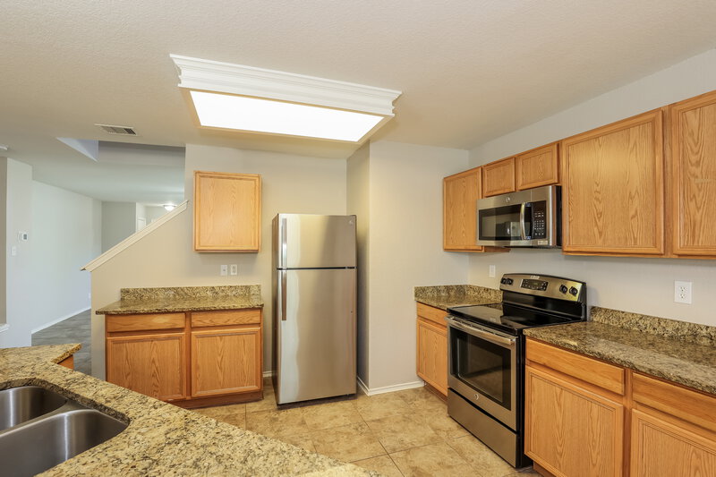 1,750/Mo, 6734 Benke Farm San Antonio, TX 78239 Kitchen View 2