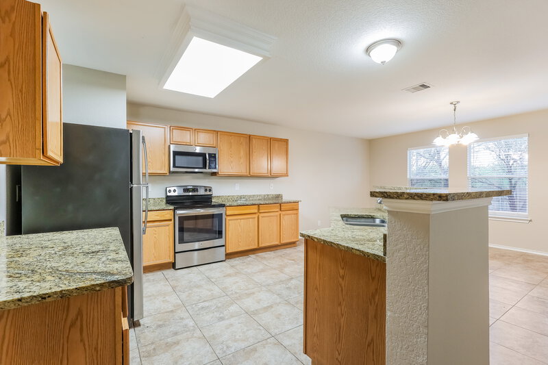 1,560/Mo, 6734 Benke Farm San Antonio, TX 78239 Kitchen View